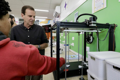 Candidatos a prefeito do Rio falam em ampliar vagas em escolas e creches; veja como foi a agenda