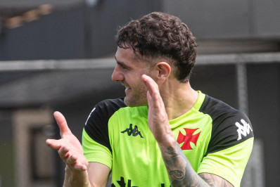 Vegetti participa de treino do Vasco e deve enfrentar o Palmeiras