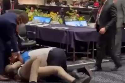 Vídeo: diplomatas da Argélia e Marrocos trocam socos durante conferência