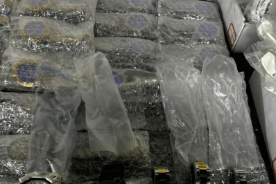 Agentes apreendem mais de 300 relógios falsificados na BR-040