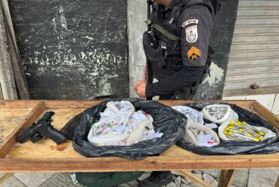 Traficantes de drogas presos na comunidade do Dick