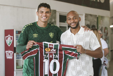 Campeão em 2010, Tartá reencontra Marcelo e Thiago Silva no CT do Fluminense