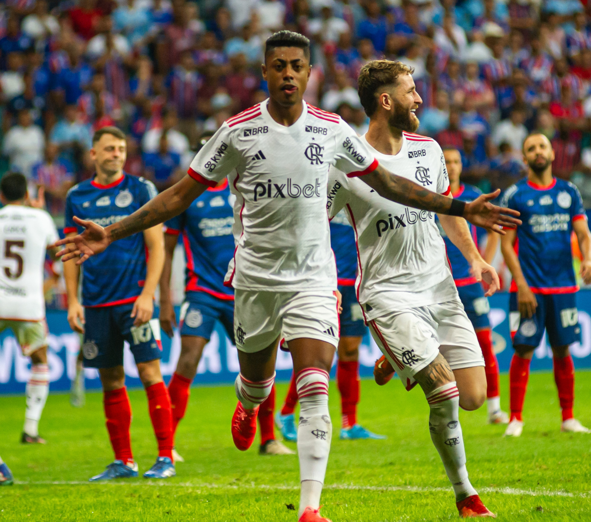 Bruno Henrique marcou o gol da vit&oacute;ria rubro-negra na Arena Fonte Nova - Elton Eduardo/UAI FOTO/Estad&atilde;o Conte&uacute;do
