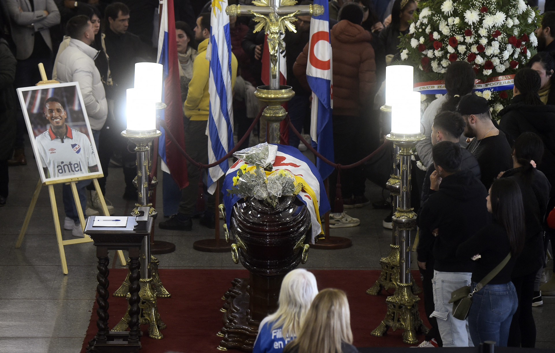 Corpo de Izquierdo foi velado na sede do Nacional - AFP