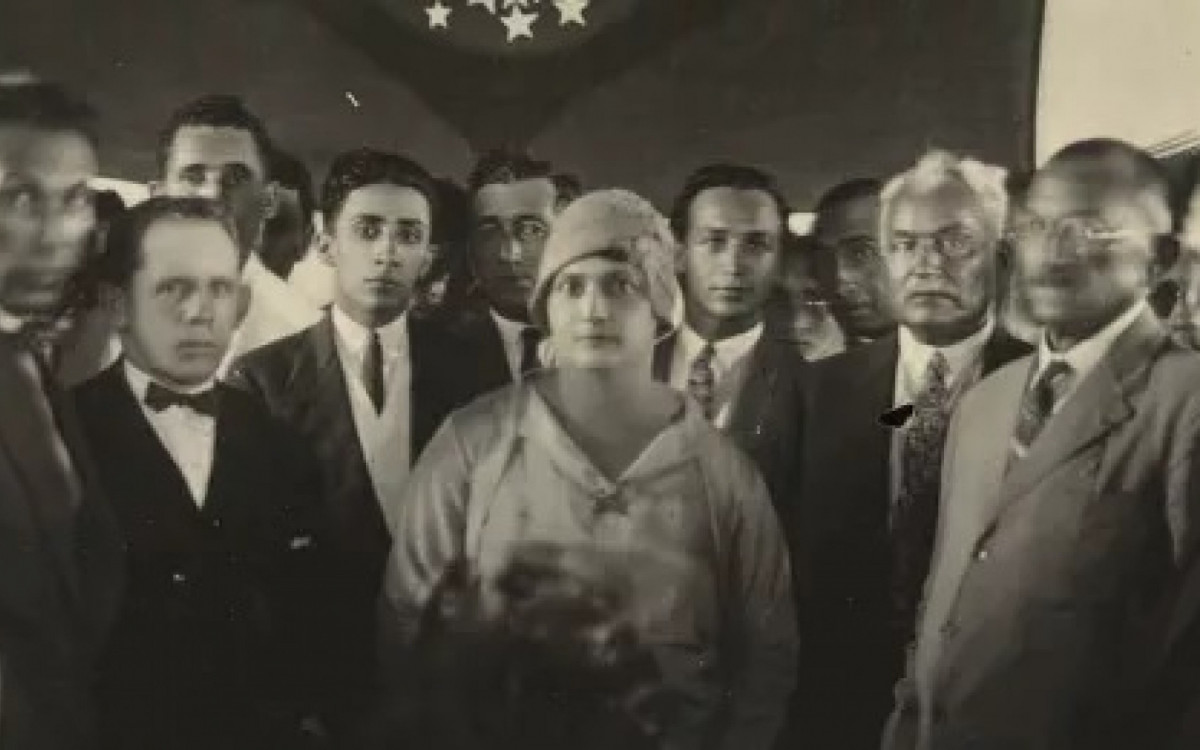 Alzira Soriano foi a primeira mulher a ser eleita prefeita no país - e na América Latina - em 1928, no município de Lajes, no Rio Grande do Norte, com 60% dos votos. Ela foi retirada do poder em 1930 por fazer oposição ao governo do presidente Getúlio Vargas. Em 1947 ela se elegeu vereadora, cargo que ocupou por três mandatos