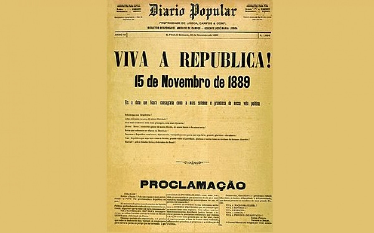 Com a proclamação da República, o ptresidente Deodoro da Fonseca promulgou o Decreto 200-A, considerado a primeira lei eleitoral após a queda da monarquia. O texto manteve o voto direto, mas excluía os analfabetos do pleito. A inserção de novos eleitores ficava a cargo de comissões distritais e municipais e não pelo poder Judiciário. As comissões distritais eram formadas por um juiz de paz, um eleitor e o subdelegado da paróquia, enquanto as municipais tinham um juiz municipal, o presidente da câmara de vereadores e o delegado de polícia