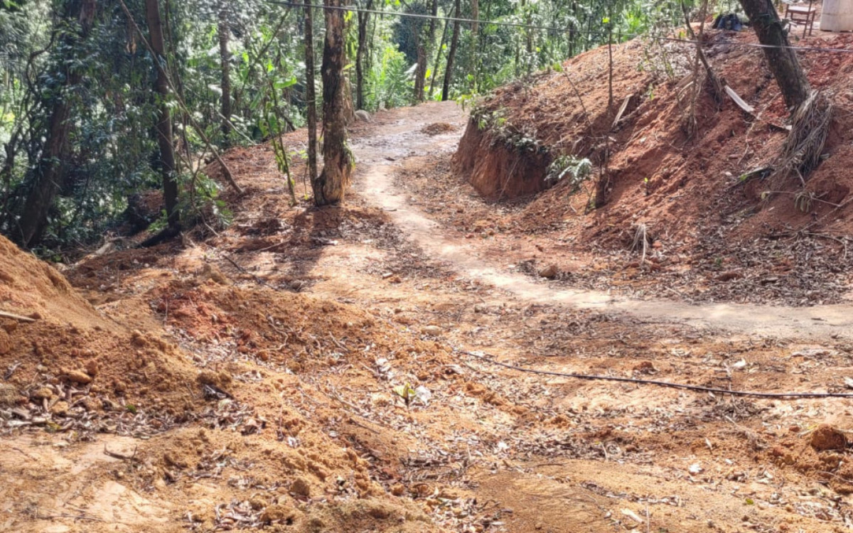 Cerca de 400 metros quadrados degradados em &Aacute;rea de Prote&ccedil;&atilde;o Ambiental do Cairu&ccedil;u