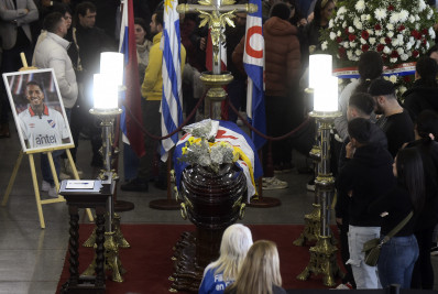 Torcedores e personalidades do futebol se despedem de Juan Izquierdo 