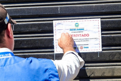 Ferro-velho em Meriti é interditado por agentes da Operação Desmonte