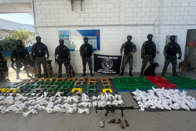 PM apreende mais de 80 kg de drogas em escola e clínica da família na Maré