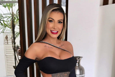 Andressa Urach choca ao exibir resultado de bifurcação da língua