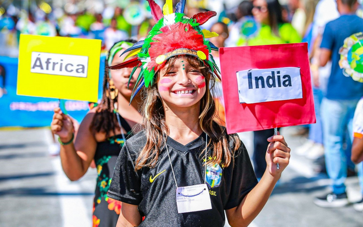 A herança africana e de outros países marcou presença nos desfiles das escolas e creches
