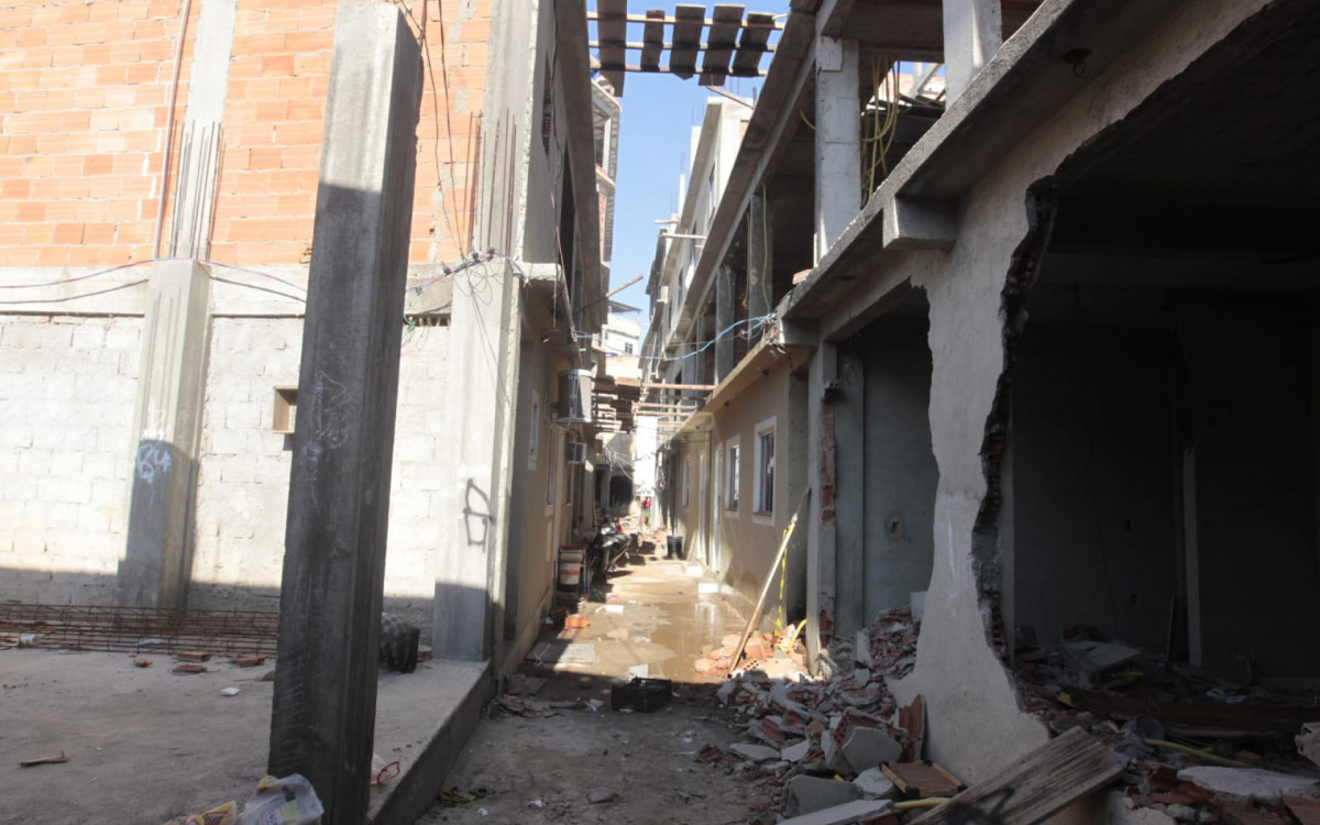 Demolição de prédios no Complexo da Maré continua pelo 12º dia nesta sexta-feira - Reginaldo Pimenta/Agência O DIA