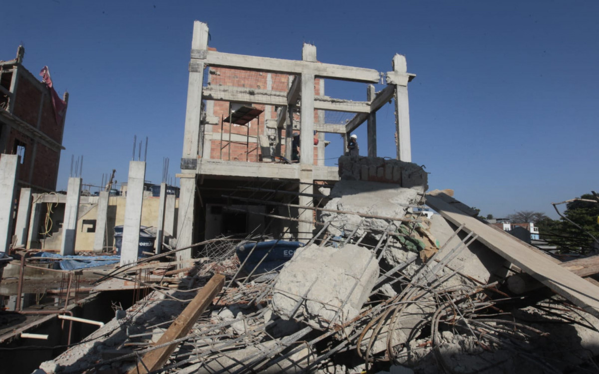 Demolição de prédios no Complexo da Maré continua pelo 12º dia nesta sexta-feira - Reginaldo Pimenta/Agência O DIA