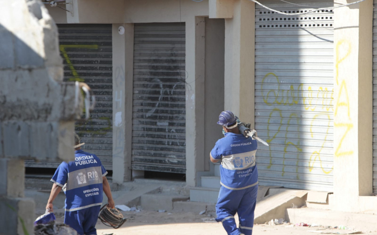Demolição de prédios no Complexo da Maré continua pelo 12º dia nesta sexta-feira - Reginaldo Pimenta/Agência O DIA
