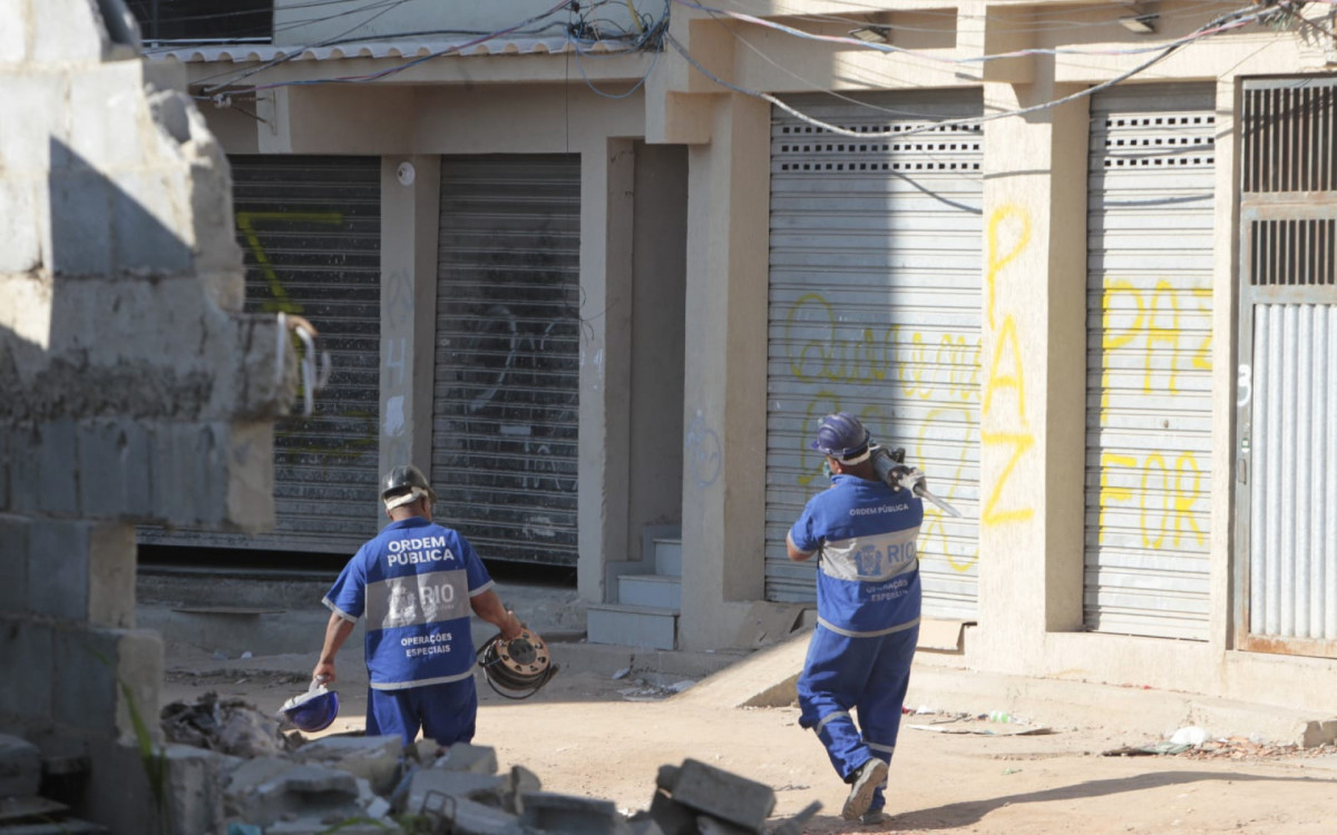 Demolição de prédios no Complexo da Maré continua pelo 12º dia nesta sexta-feira - Reginaldo Pimenta/Agência O DIA