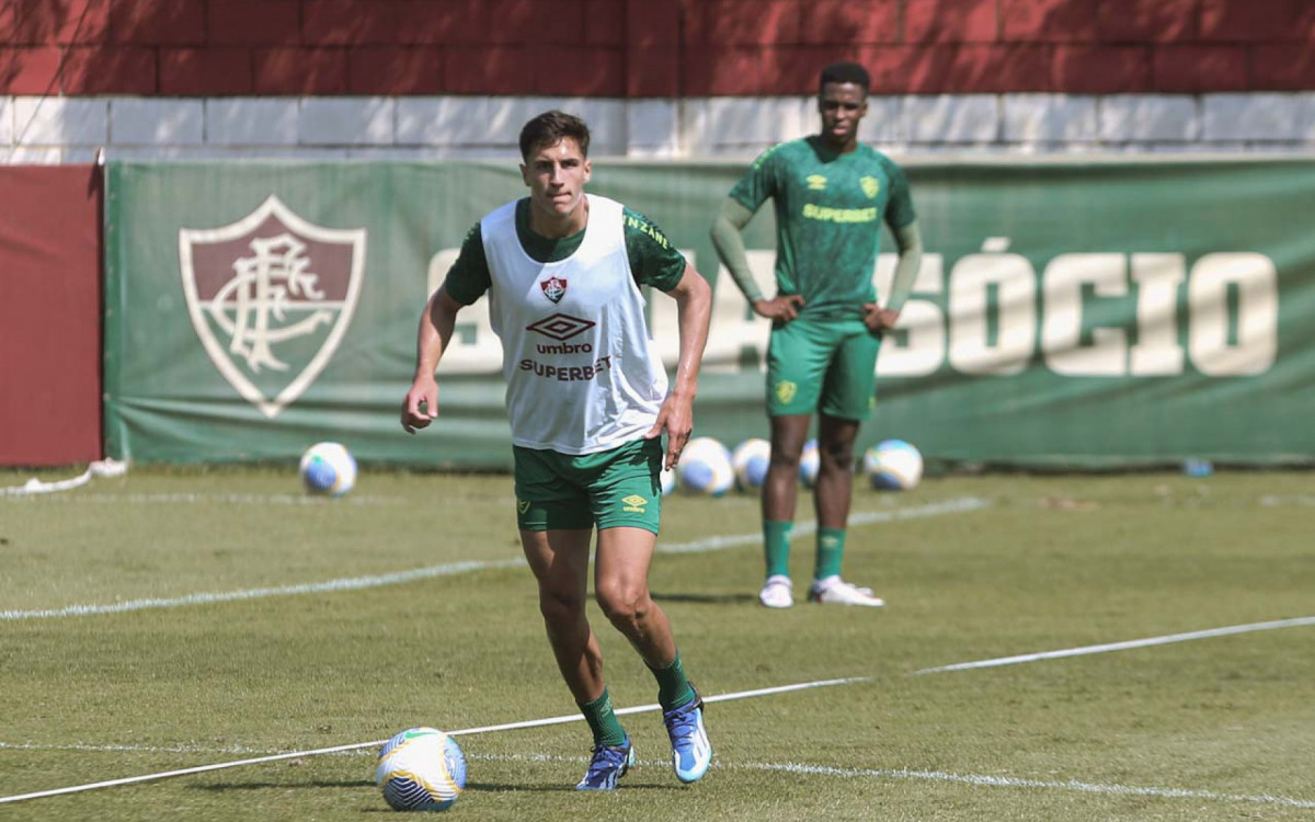 Bernal assume vaga de André e será titular em jogo do Fluminense