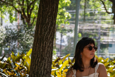 Tatuando sentidos: Flores em tela em exposição no Paschoal