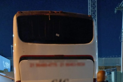 PRF recupera ônibus clonado na Dutra