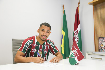 Fluminense anuncia a contratação por empréstimo de volante