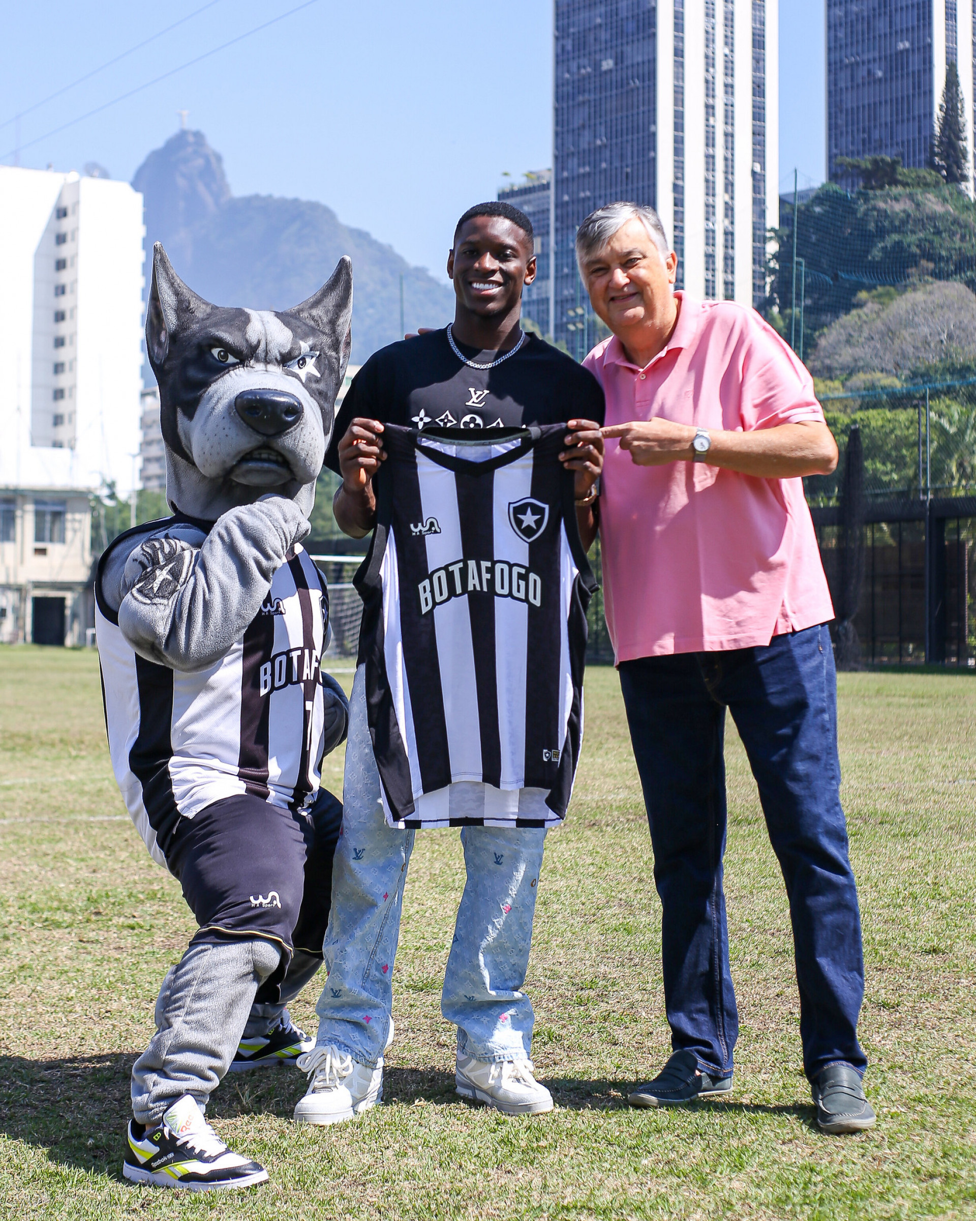 Luiz Henrique ao lado do presidente do Botafogo, Durcesio Mello