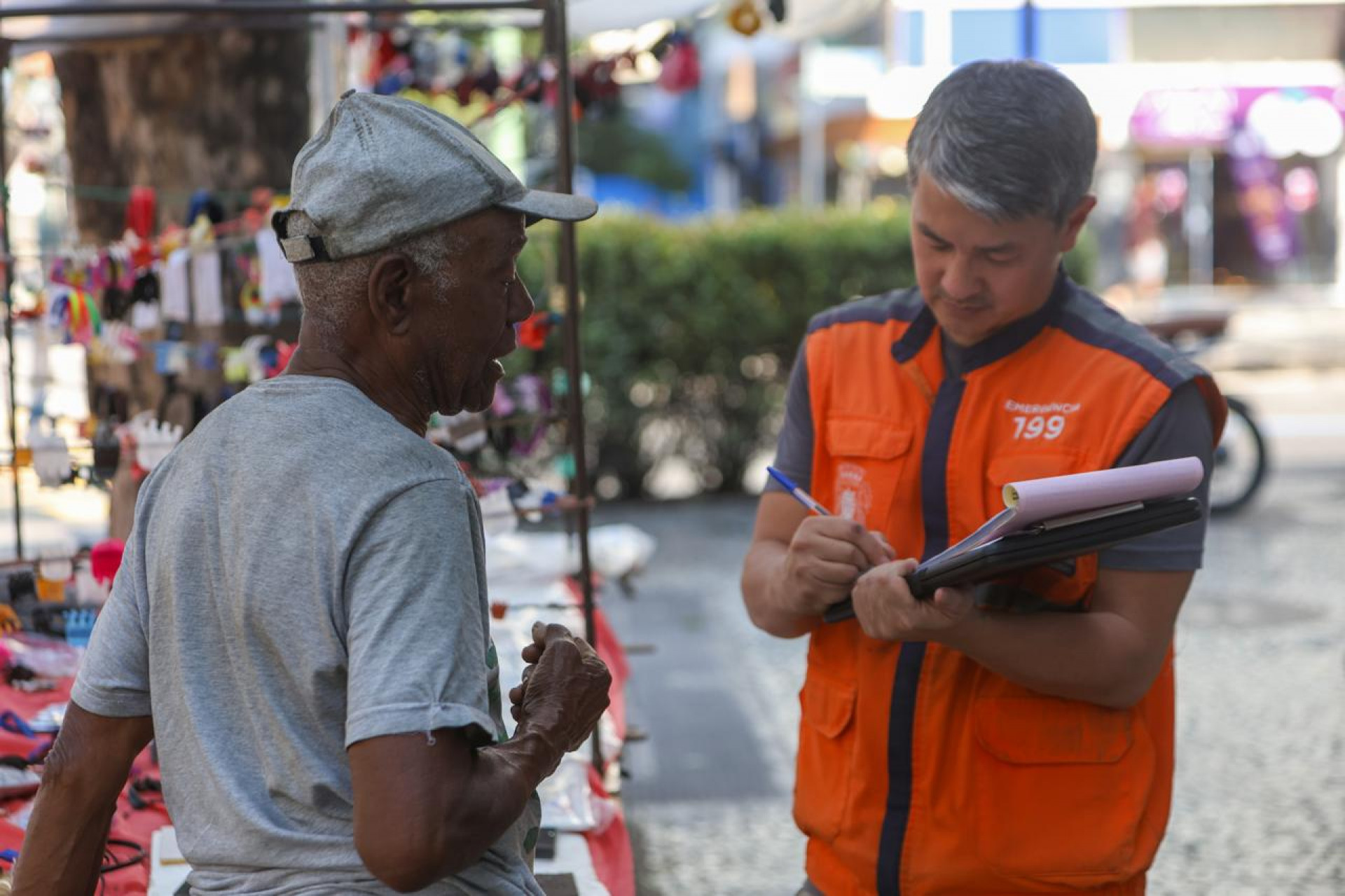Moradores foram atendidos por agentes da Defesa Civil Municipal - Renan Areias / Agência O Dia