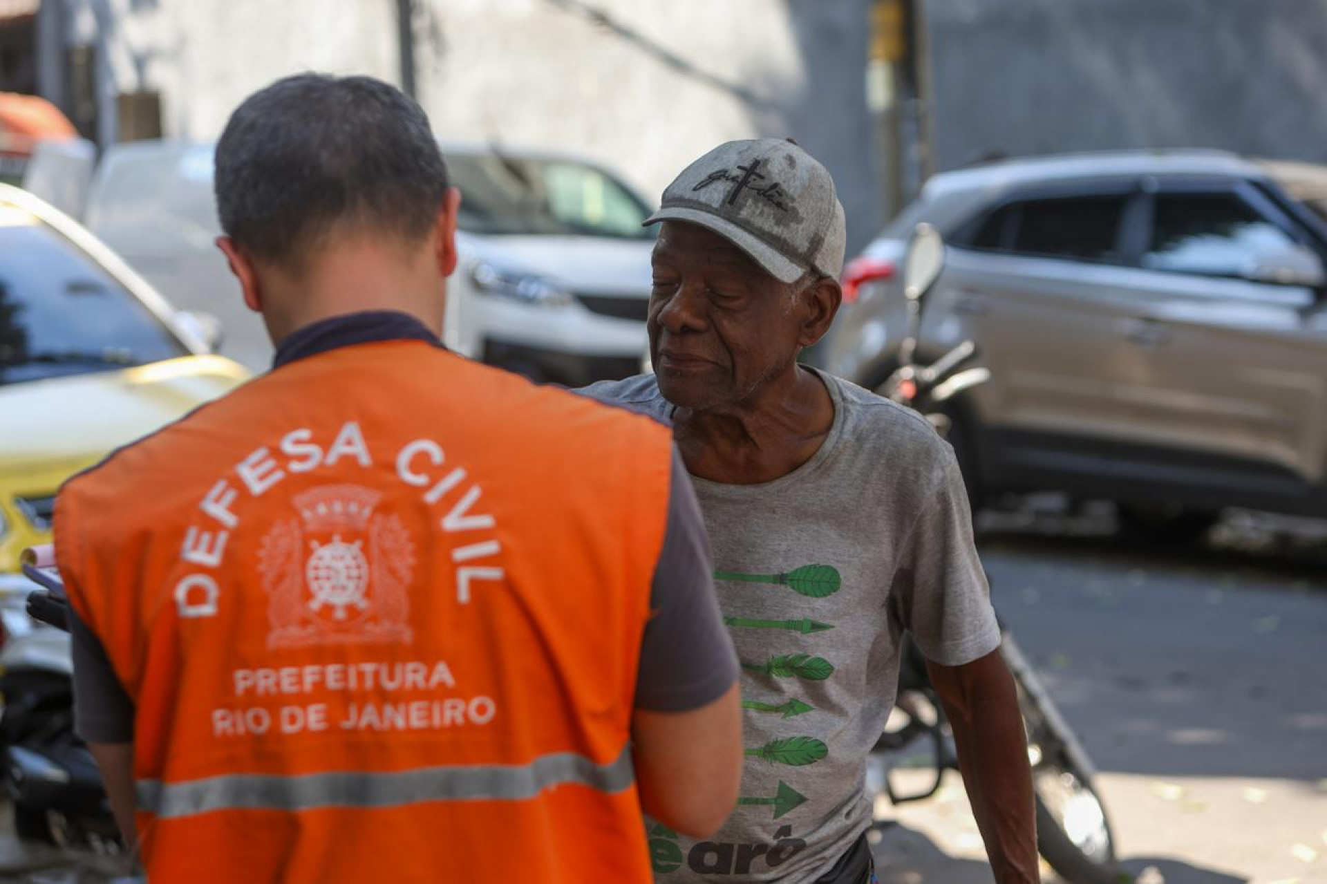 Moradores foram atendidos por agentes da Defesa Civil Municipal - Renan Areias / Agência O Dia