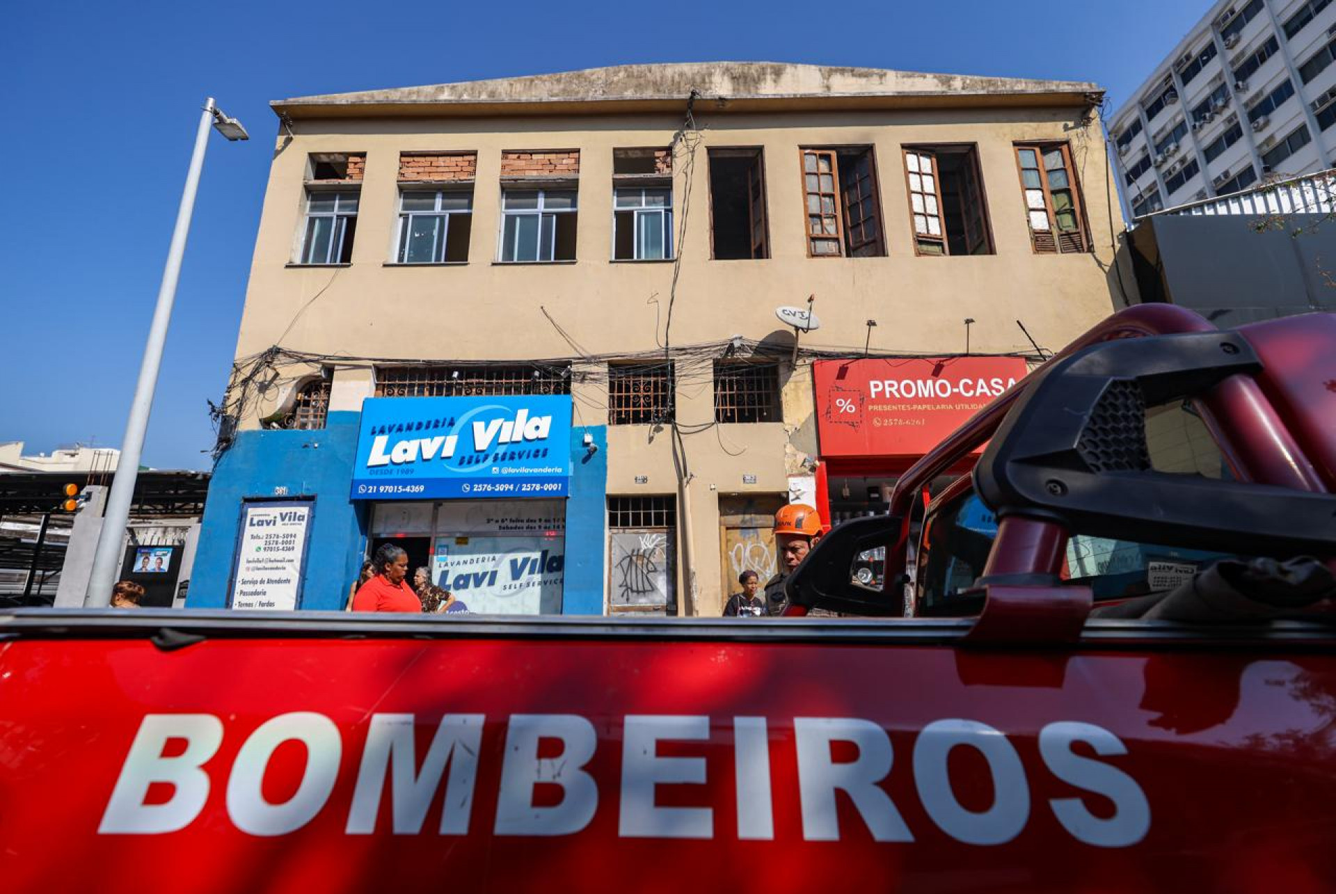 Incêndio atingiu sobrado no Boulevard 28 de Setembro, em Vila Isabel - Renan Areias / Agência O Dia