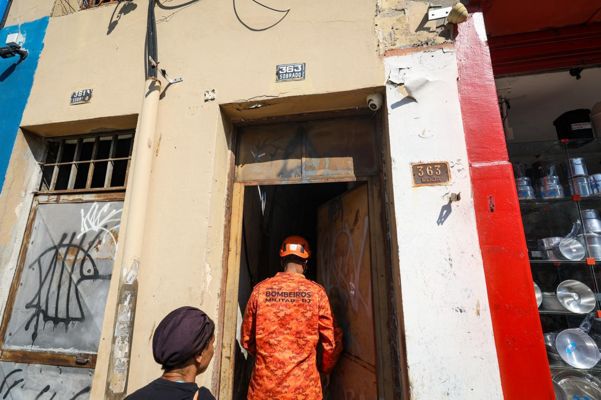 Incêndio atingiu sobrado no Boulevard 28 de Setembro, em Vila Isabel - Renan Areias / Agência O Dia
