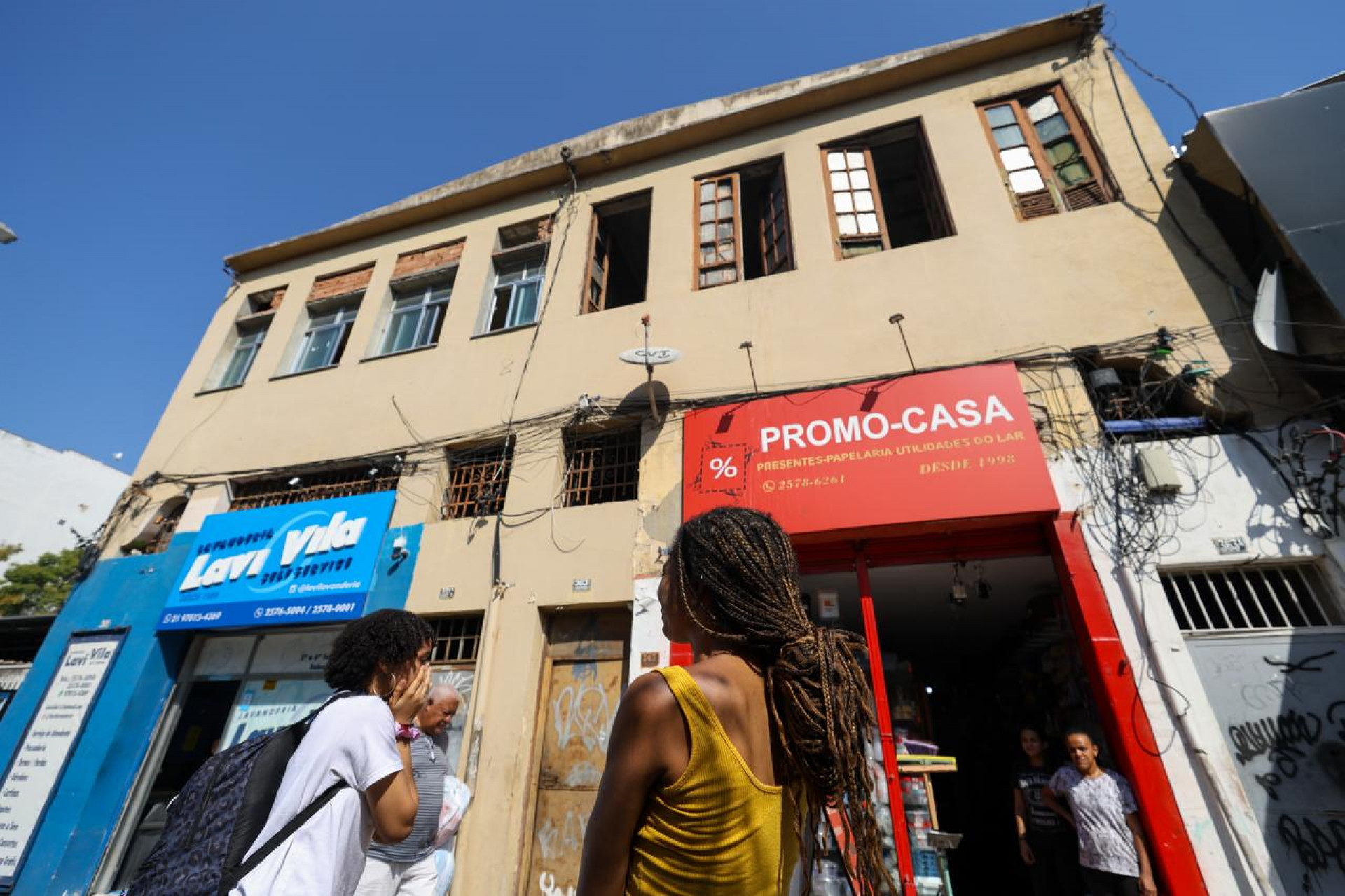 Incêndio atingiu sobrado no Boulevard 28 de Setembro, em Vila Isabel - Renan Areias / Agência O Dia