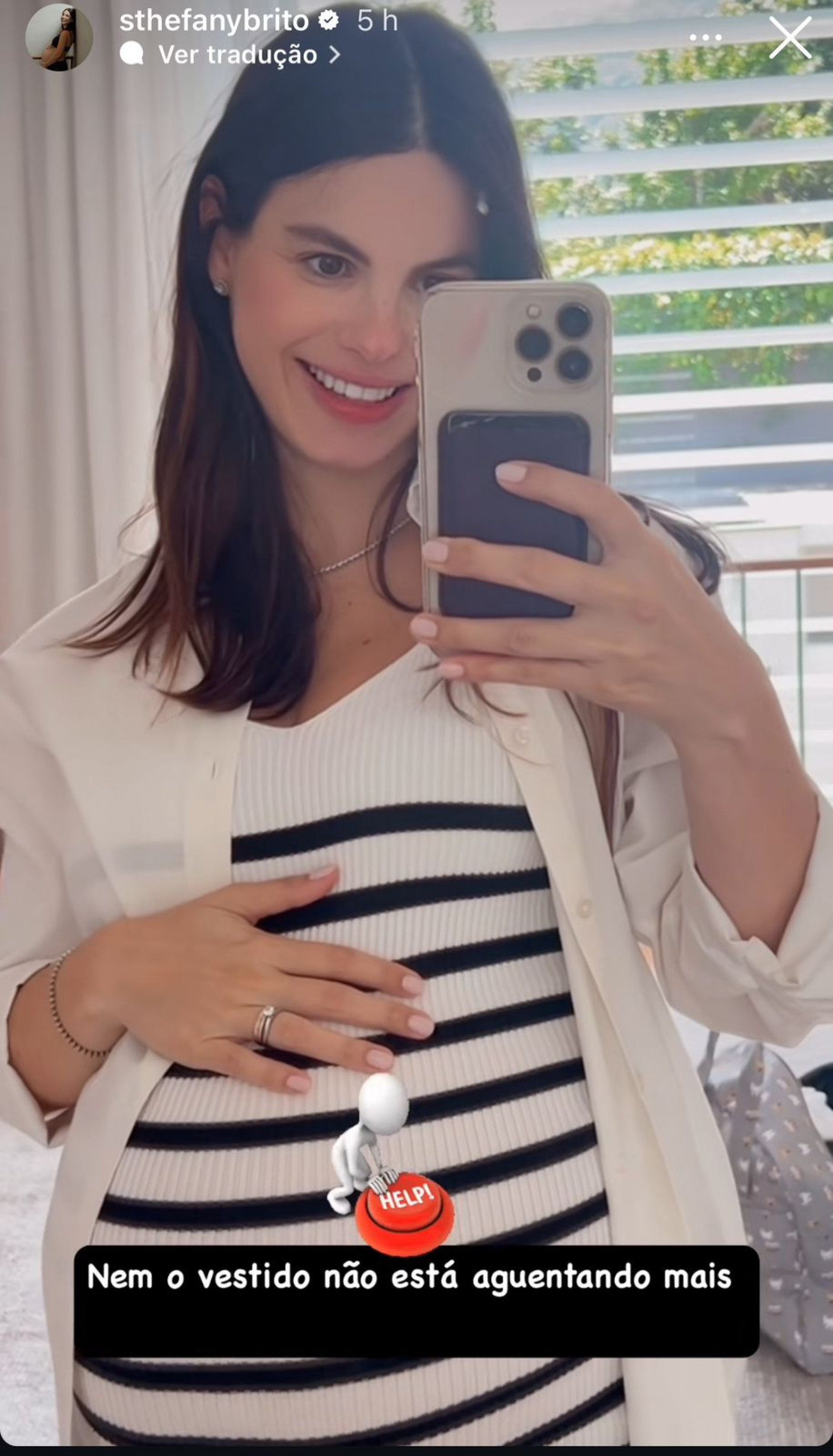 Vestido de Sthefany Brito, grávida de 9 meses, rasga por causa do barrigão - Reprodução / Instagram