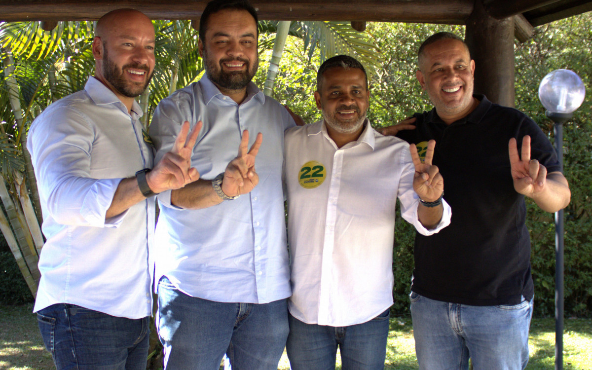 O Prefeito Vinicius Claussen, o Governador Cláudio Cláudio Castro, o candidato a prefeito Alex Castellar e o candidato a vice-prefeito Davi Serafm