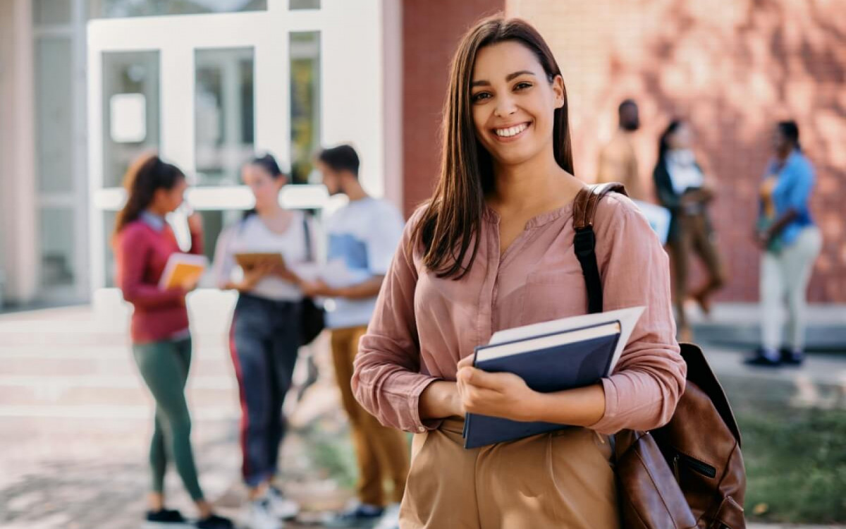A vida universit&aacute;ria precisa de planejamento e organiza&ccedil;&atilde;o (Imagem: Drazen Zigic | Shutterstock)