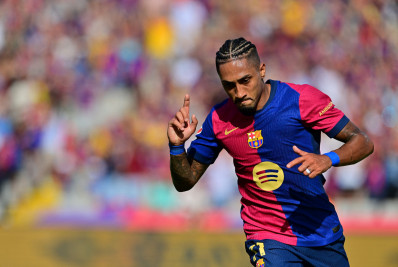 Raphinha faz três gols, e Barcelona mete 7 a 0 pelo Campeonato Espanhol