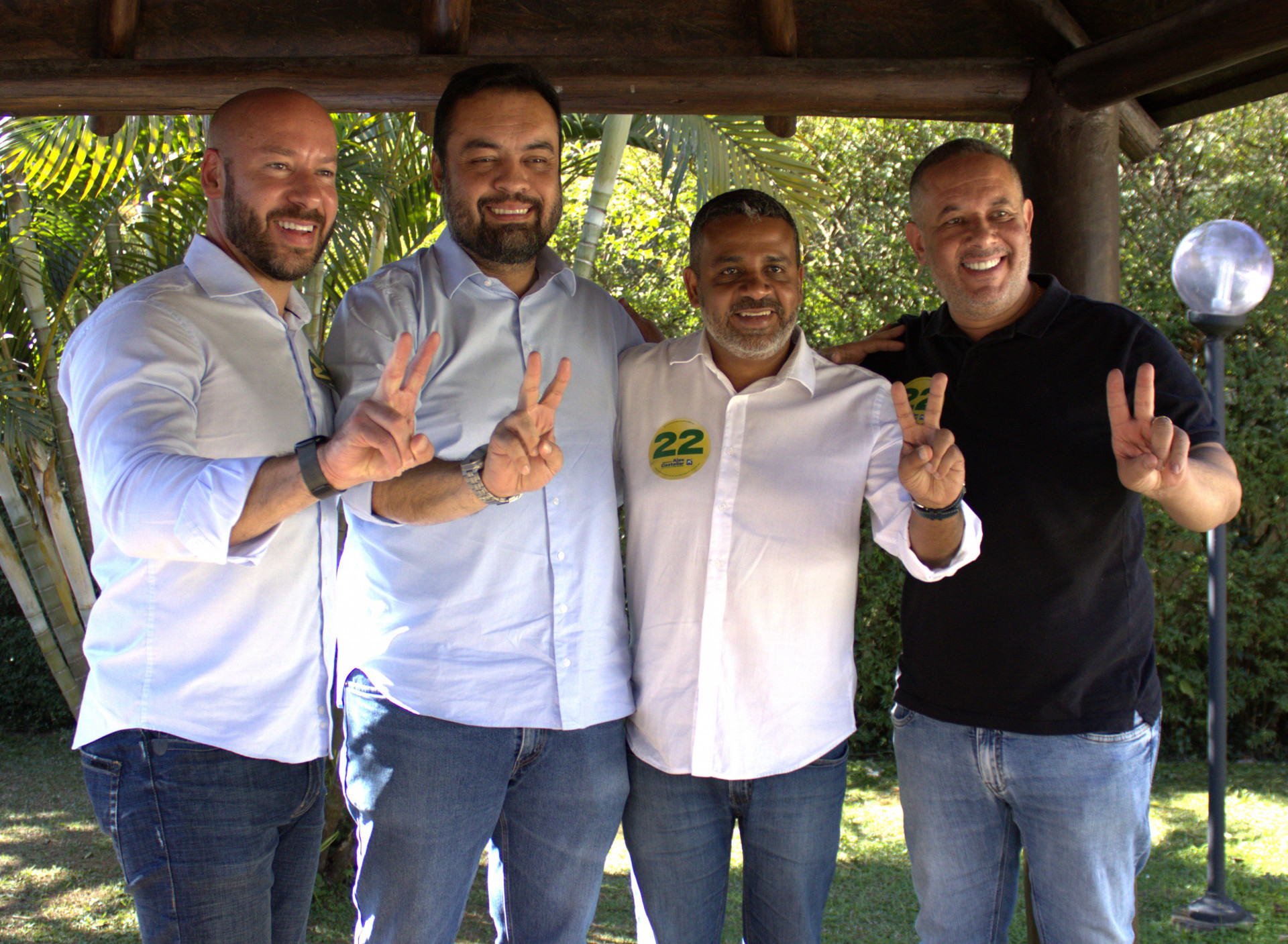 O Prefeito Vinicius Claussen, o Governador Cláudio Cláudio Castro, o candidato a prefeito Alex Castellar e o candidato a vice-prefeito Davi Serafm - Divulgação