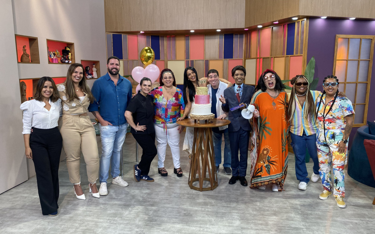 Vem Com a Gente, apresentado por Gard&ecirc;nia Cavalcanti na Band Rio, completa 900 programas ao vivo