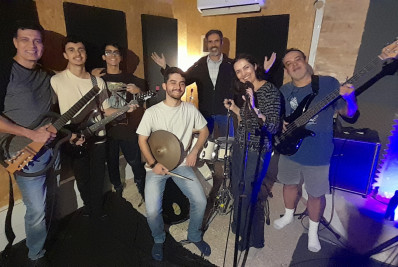 Show filantrópico em Niterói relembra grandes hits de várias épocas e estilos