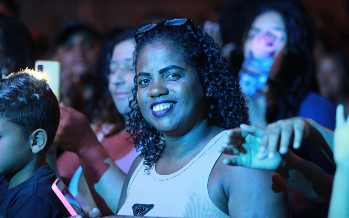 Feliz da vida, Vanessa Ribeiro contou que sempre os acompanha, mas que é a sua primeira vez os vendo de perto