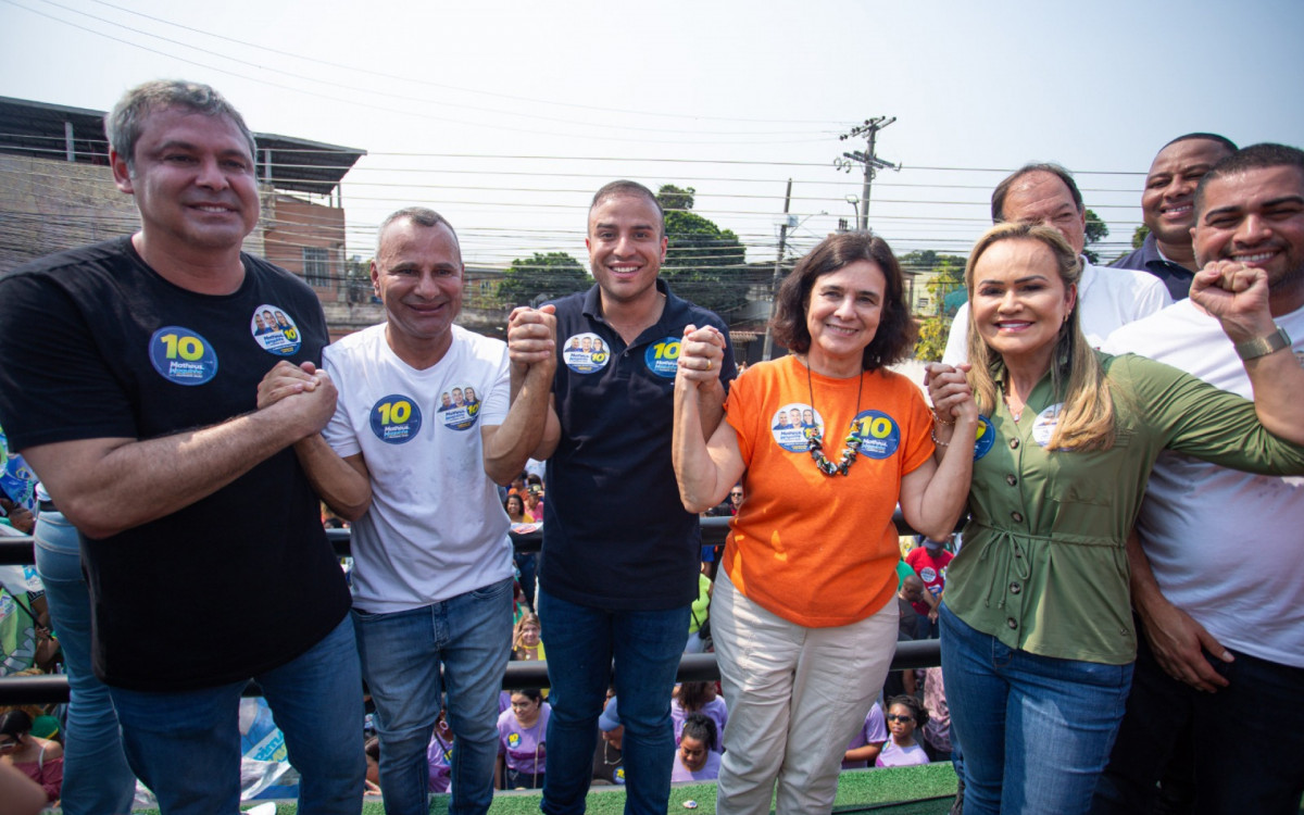 Matheus do Waguinho (ao centro), ao lado do prefeito Waguinho, do deputado federal Lindbergh Farias, da ministra da Saúde, Nísia Trindade e da deputada federal, Daniela do Waguinho