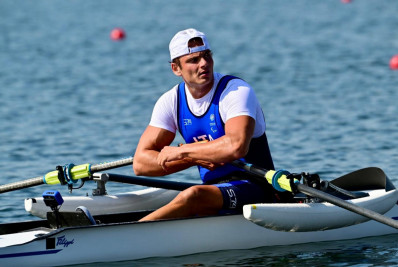 Remador italiano é flagrado com celular no barco e perde medalha nas Paralimpíadas
