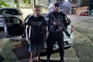 Polícia Militar recupera carro roubado em Belford Roxo