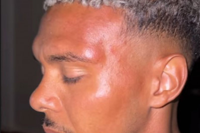 Jogador apanha de torcedores após postar foto com camisa de time adversário