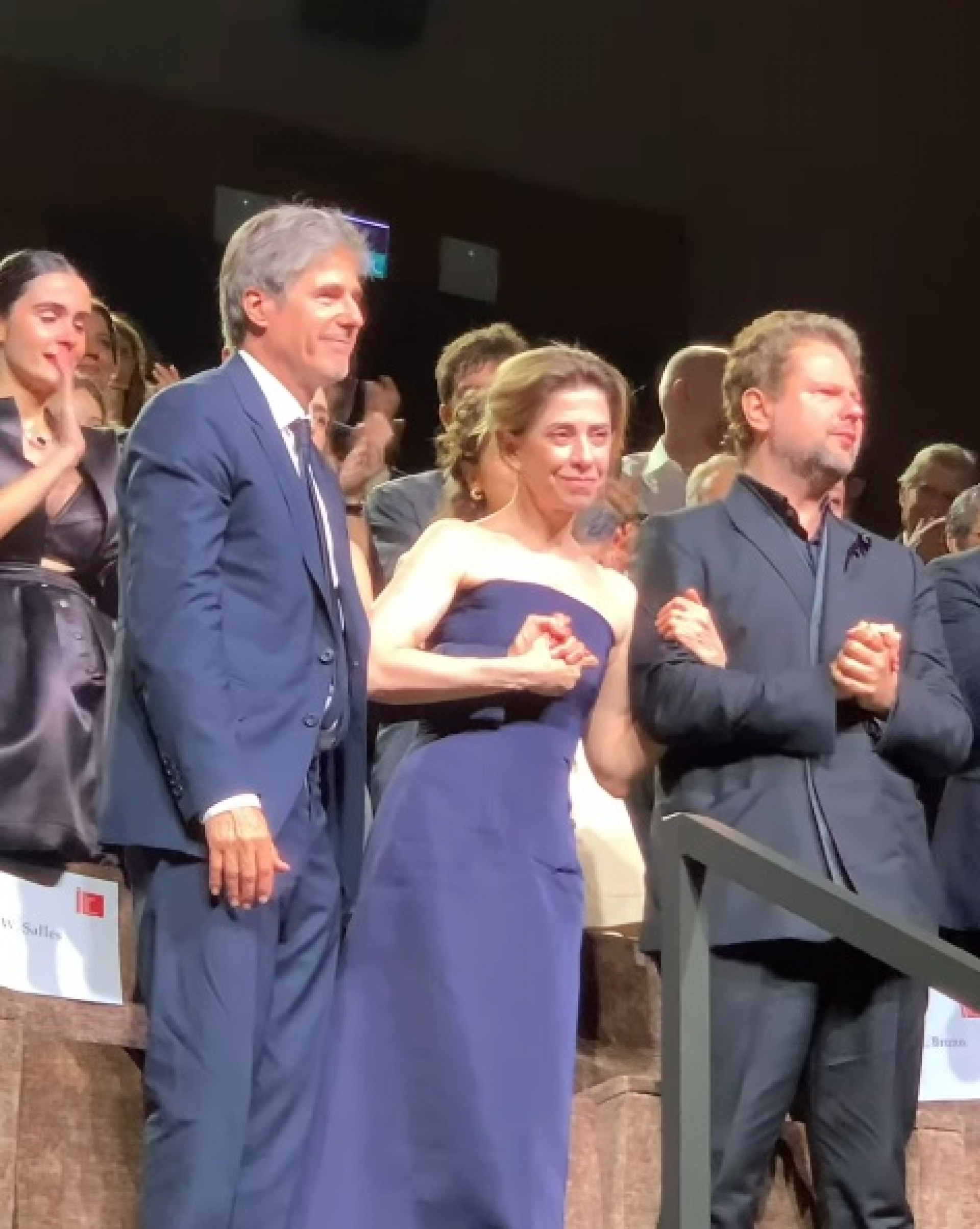 Selton Mello e Fernanda Torres se emocionam com reação da plateia - Reprodução de vídeo