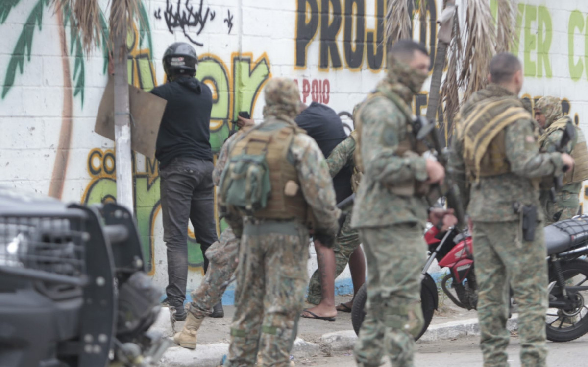 Bope atua em operação no Complexo da Maré, na Zona Norte