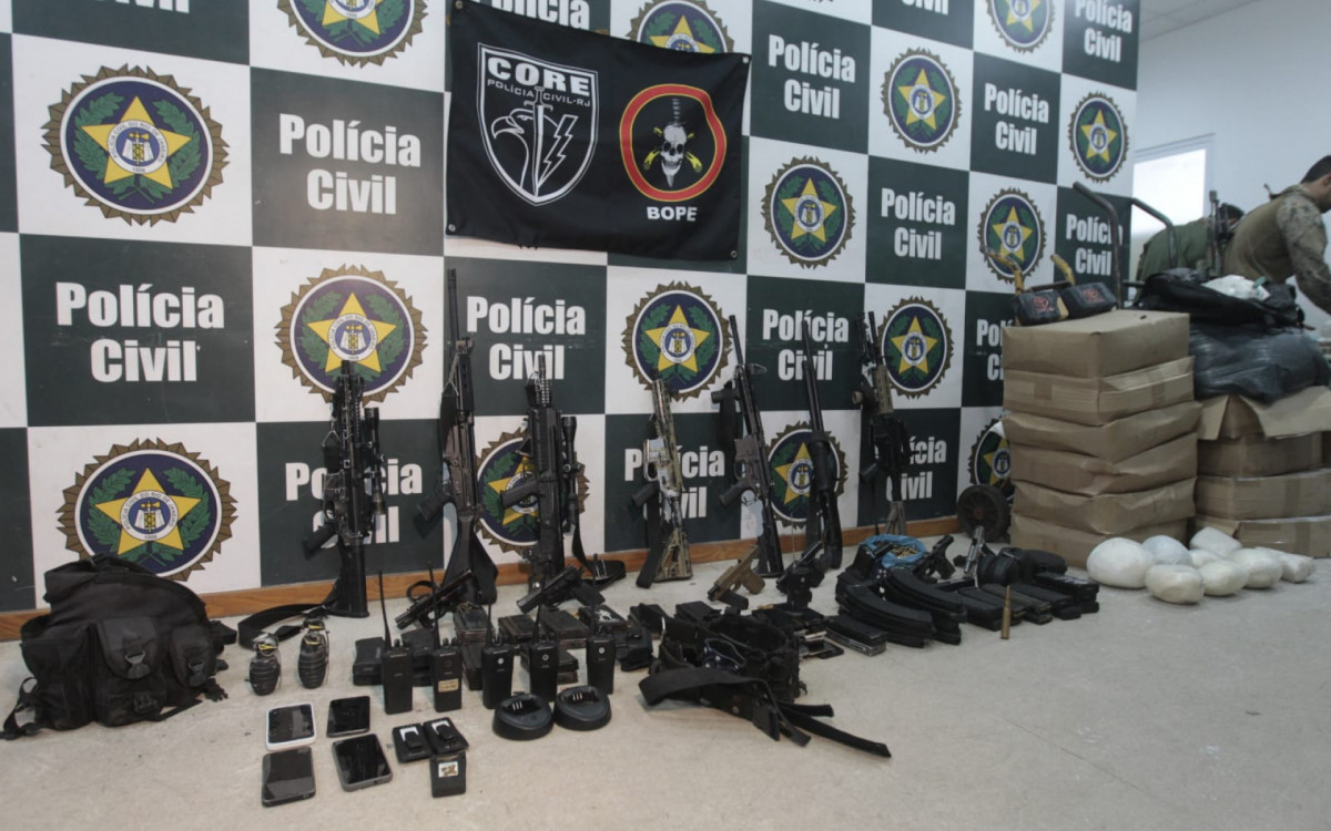 Material apreendido durante operação no Complexo da Maré - Reginaldo Pimenta/Agência O DIA
