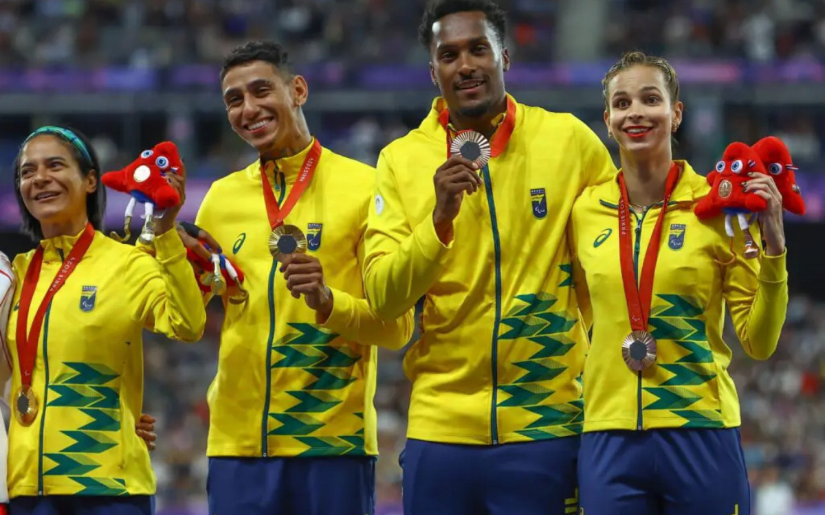 Jerusa (à esquerda) e Lorena (à direita) fizeram dobradinha brasileira nos 100m T11