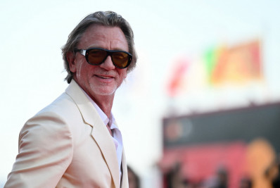 Daniel Craig revela que 'dançar com alguém é ideal' para gravar cenas de sexo