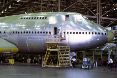 Funcionários da Boeing ameaçam greve por aumento salarial