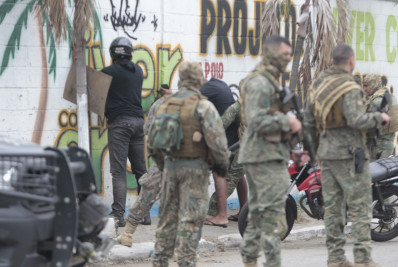 Operação na Maré tem três suspeitos mortos; ônibus do BRT é atingido durante confronto