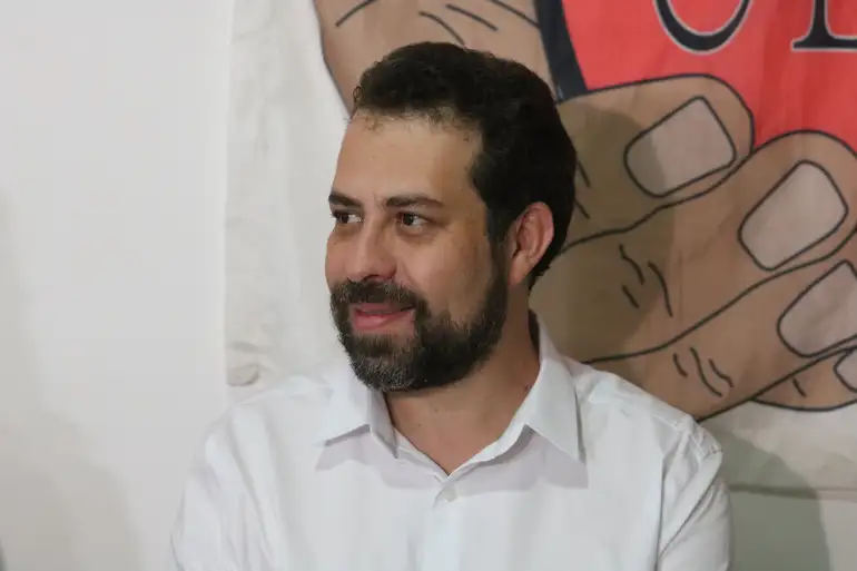 Após tentativa de ser mais 'enérgico', Boulos mantém índice em pesquisa